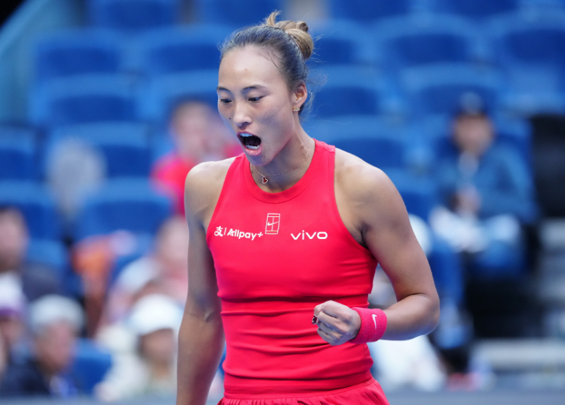 时隔两年进中网16强！郑钦文2-1力克18号种子 首盘抢七险胜